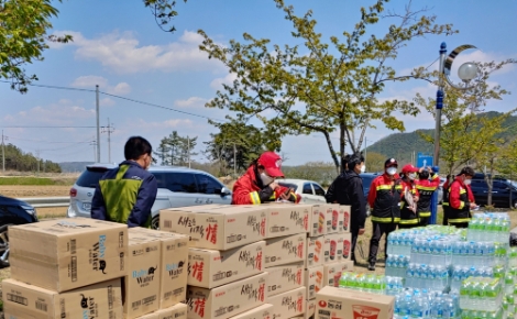 남부발전, 경북 안동 산불 진화 소방대원 위한 지원물품 전달