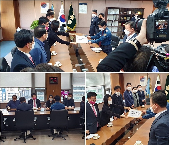 오거돈 전 부산시장에 대한 촉구서를 부산경찰청장에게 전달하고 있다.(사진제공=미래통합당부산시당)