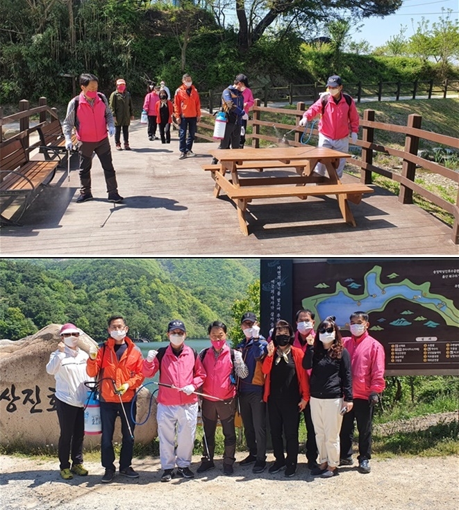 박대동 당협위원장, 정치락 구의원 당선자, 백현조 북구의회의원 및 동협의회 회장들이 방역봉사를 하고 기념촬영.(사진제공=울산 북구 당협)