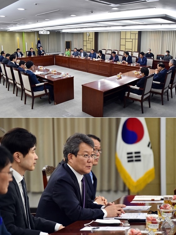 6일 부산시청 26층 회의실에서 부산시와 미래통합당 21대 국회의원 당선자가 간담회를 갖고 있다.(사진제공=미래통합당부산시당)