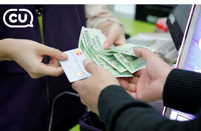 CU, POS 현금 인출 서비스 전국 확대하자 이용 건수 30배 ‘쑥’