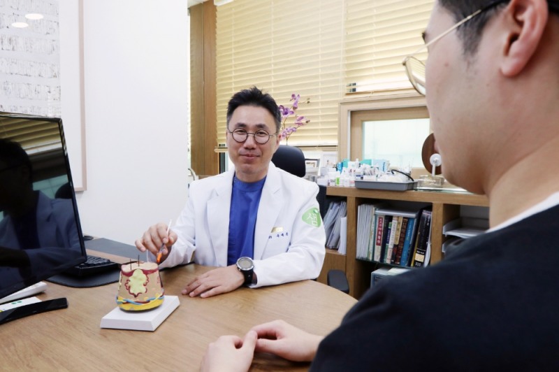 환절기 악화되는 지루성두피염, 방치하면 탈모로 이어진다