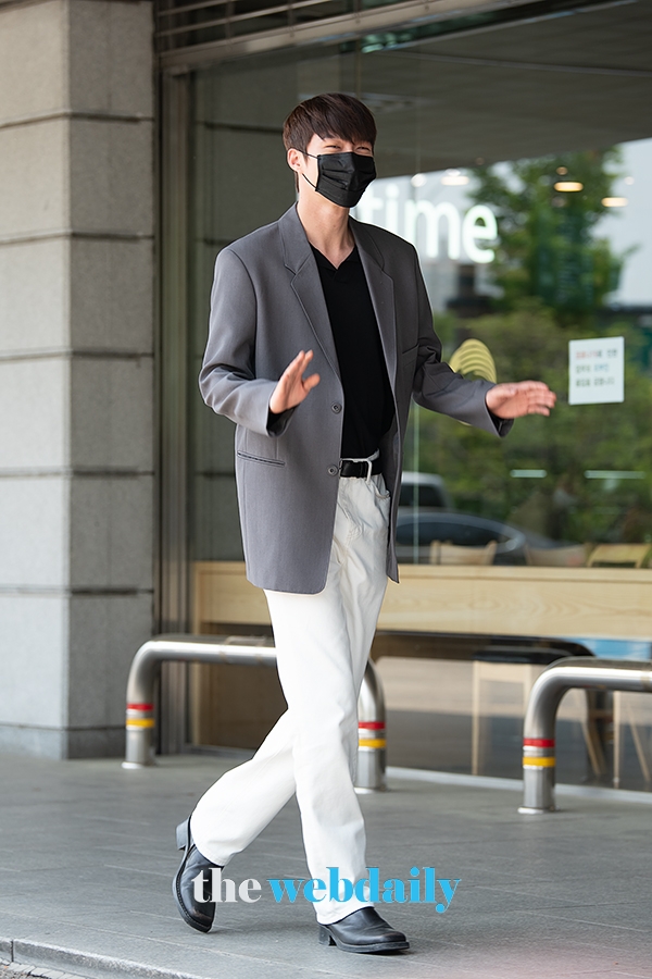 장기용. KBS 월화드라마 <본 어게인> 출근길 현장