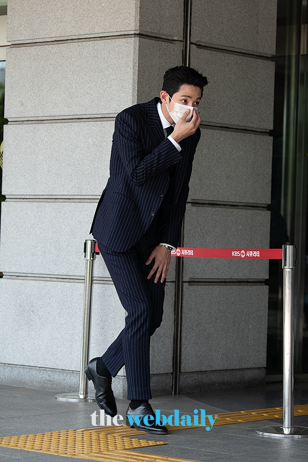 이수혁, KBS 월화드라마 <본 어게인> 출근길 현장