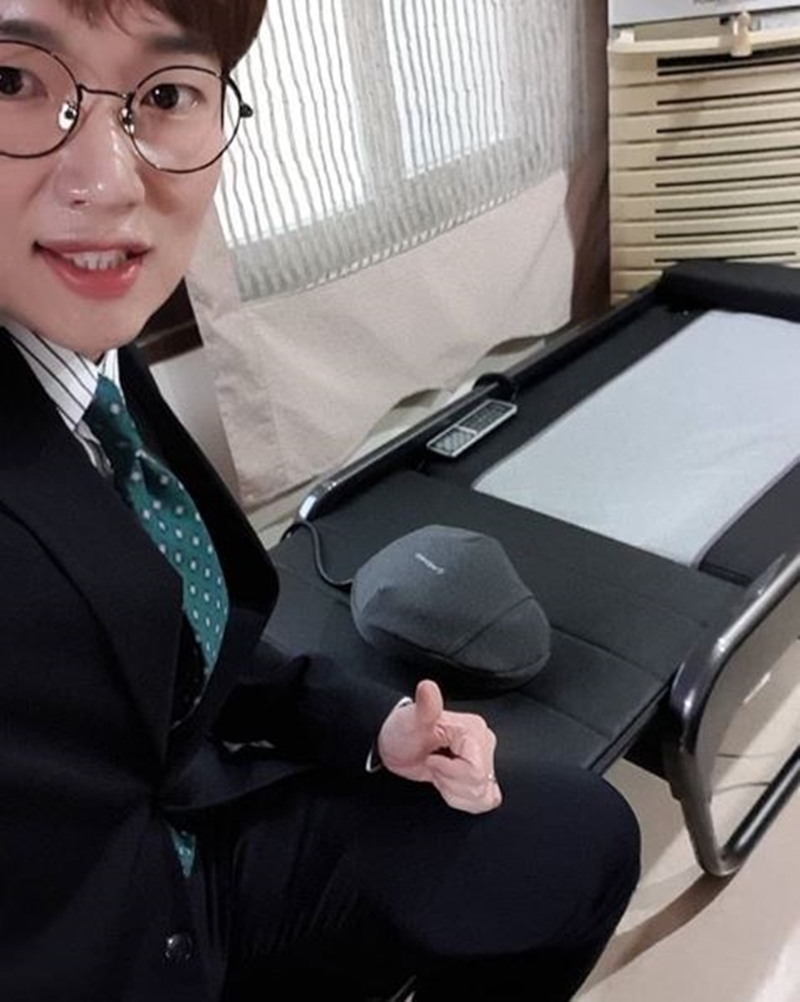장성규, 어버이날 세라젬 선물 통해 장인·장모님께 감사 표현... SNS 인증