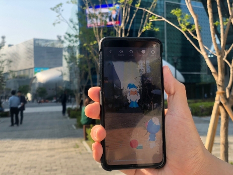 LG유플러스와 덱스터스튜디오와 네이버웹툰 AR 서비스 안내 이미지. 사진=LG유플러스