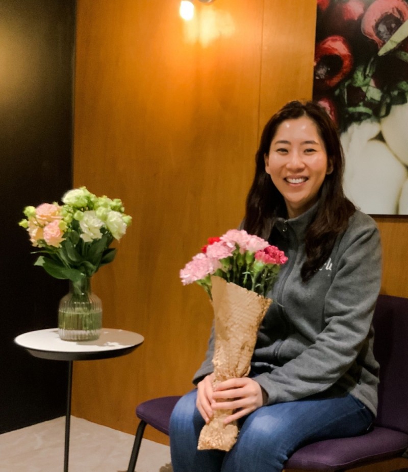 마켓컬리 김슬아 대표, 화훼농가 돕기 위한 ‘플라워 버킷 챌린지’ 참여