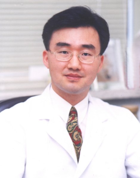 김성진 의약품광고심의위원장 (경희대학교 교수). 사진=제약바이오협