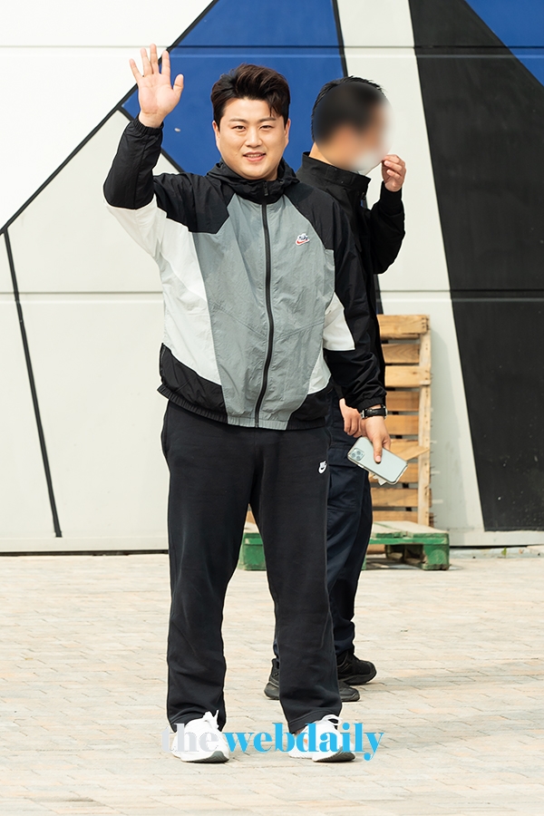 김호중, 사랑의 콜센타’ 녹화 출근길 현장