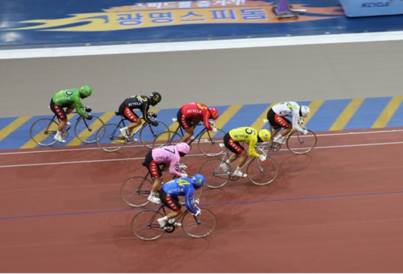 경륜선수들의 경기 모습. (사진=국민체육진흥공단)