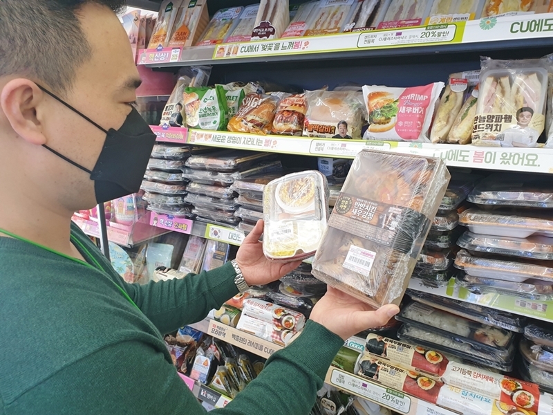 이태원발 집단 감염으로 혼밥 하려는 자발적 아웃사이더 늘어나