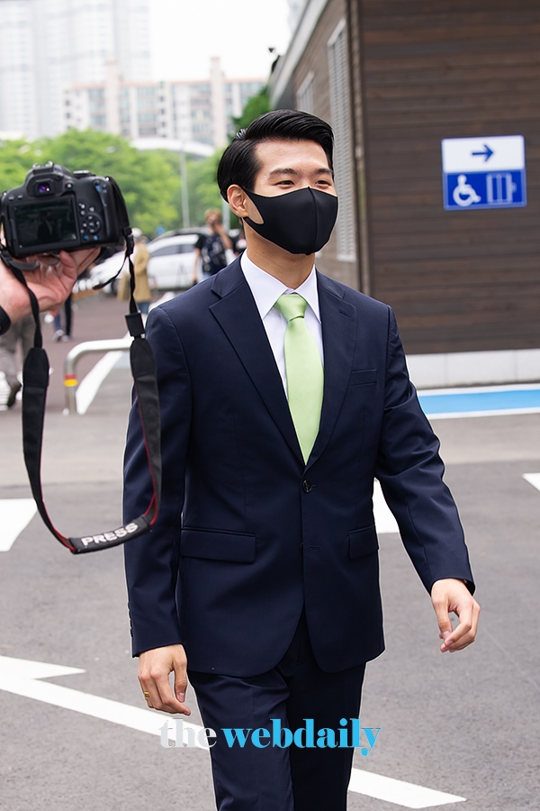 조명섭, KBS 불후의명곡 녹화 출근길 현장 (사진:최수영기자)