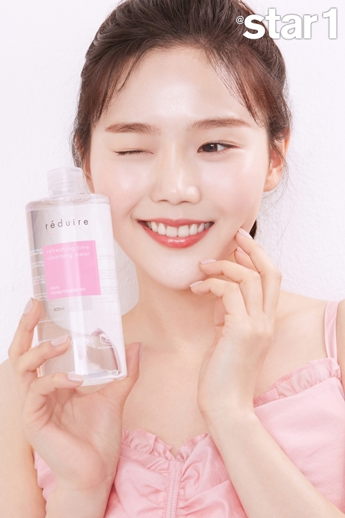 비건 코스메틱 ‘리듀어’ 오마이걸 효정과 함께 한 앳스타일 화보 공개