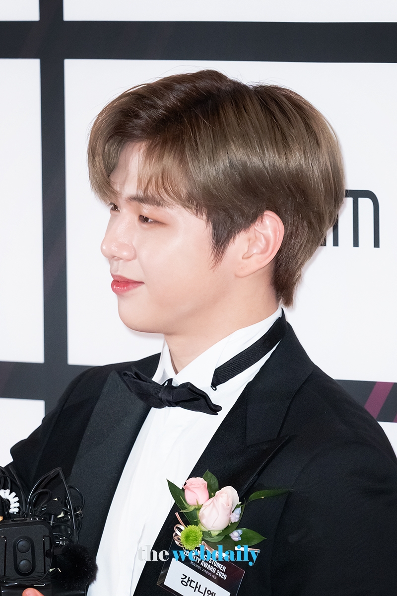 강다니엘, '2020 브랜드 고객충성도 대상' 시상식 현장