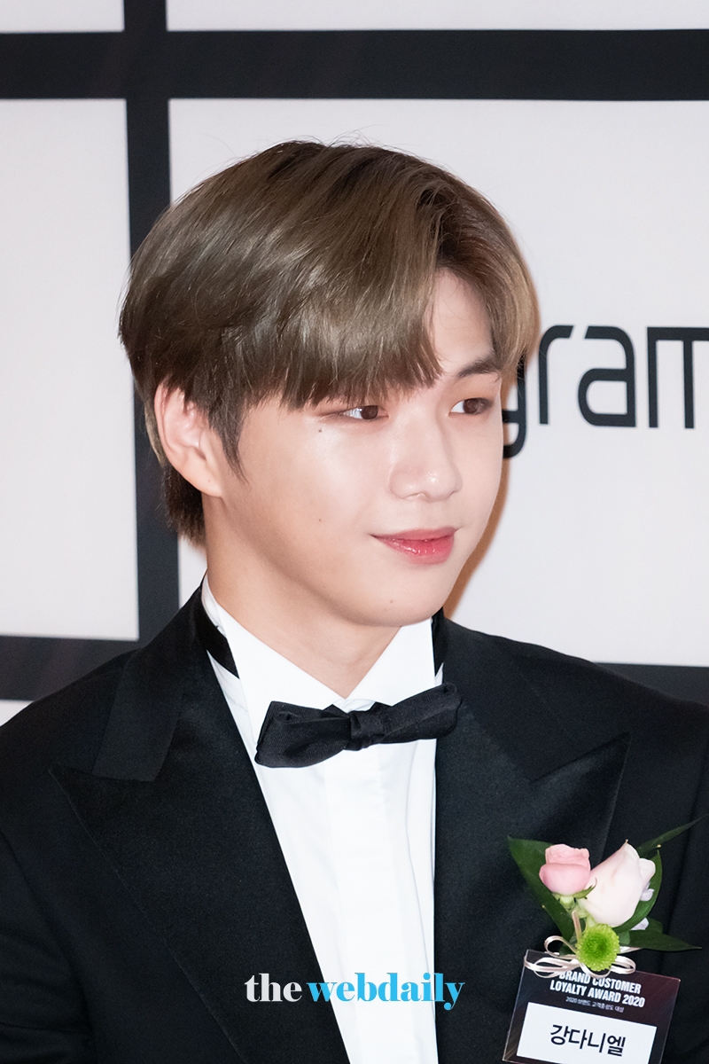 강다니엘, '2020 브랜드 고객충성도 대상' 시상식 현장