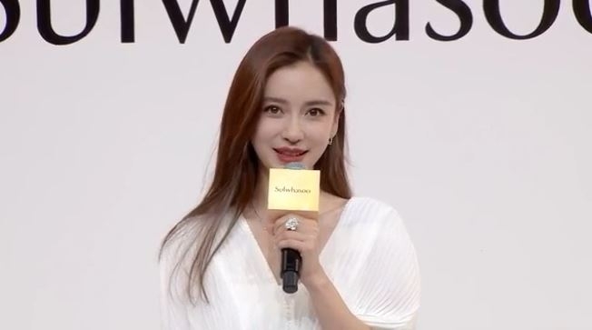 설화수, 안젤라베이비, 유명 왕훙 웨이야와 라이브 커머스 진행