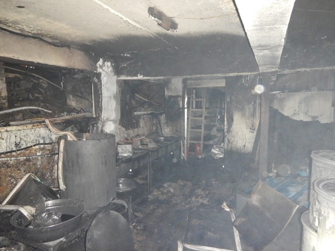 10일 오후 8시 2분경 울주군 삼남면 교동리 한 고무제품 생산공장 제품세적 과정 중 원인미상 화재.(사진제공=울산소방본부)