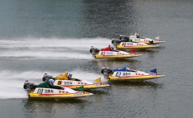 경정 선수들의 경기 모습. (사진=국민체육진흥공단)