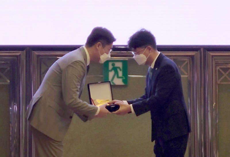 국제약품 남태훈 대표, 산부인과의사회 발전기여에 공로패 수상