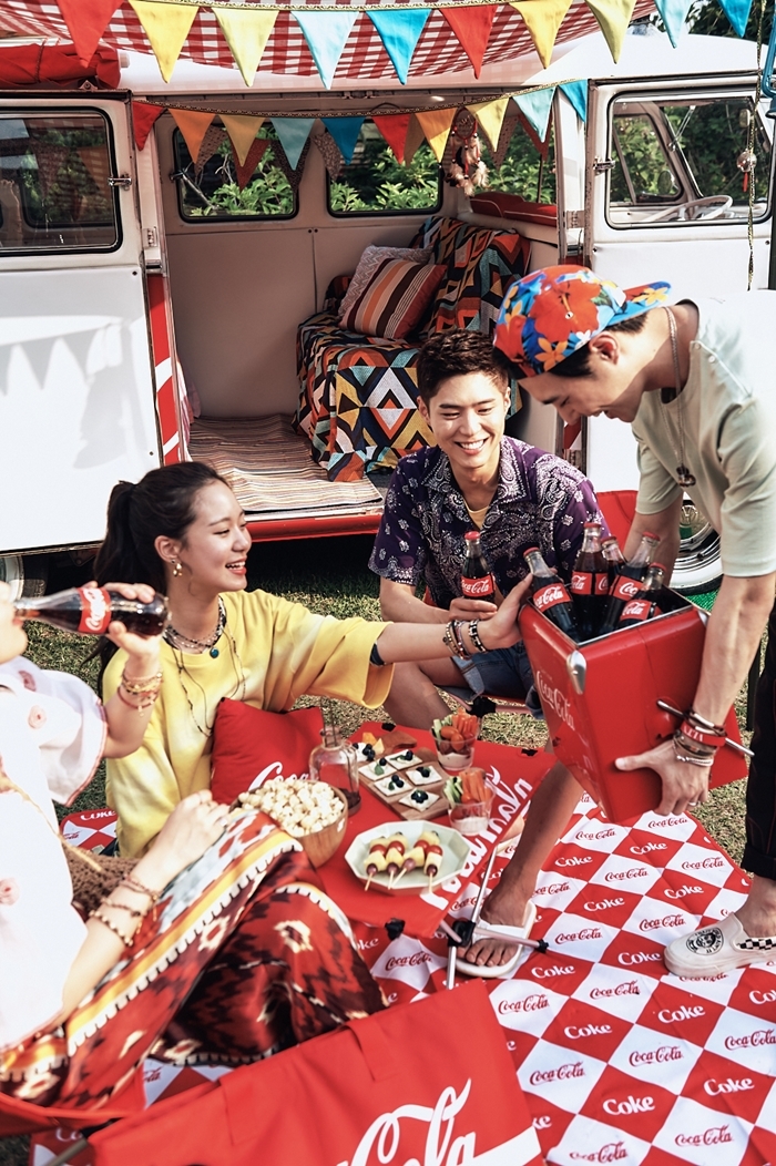 코카-콜라, 박보검의 여름 일상 담은 여름 TV 광고 촬영 비하인드 사진 공개