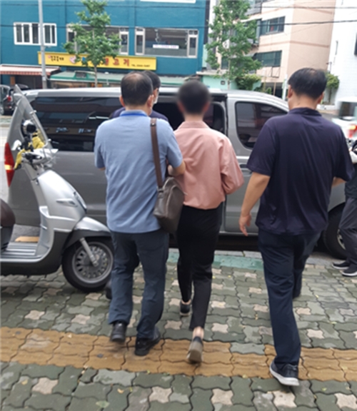 자가격리 위반 외국인(칠레) .(사진제공=법무부)