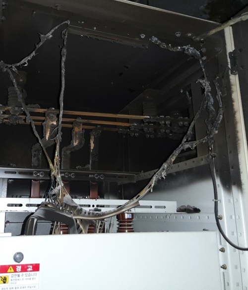 전기패널화재현장. (사진제공=울산소방본부)