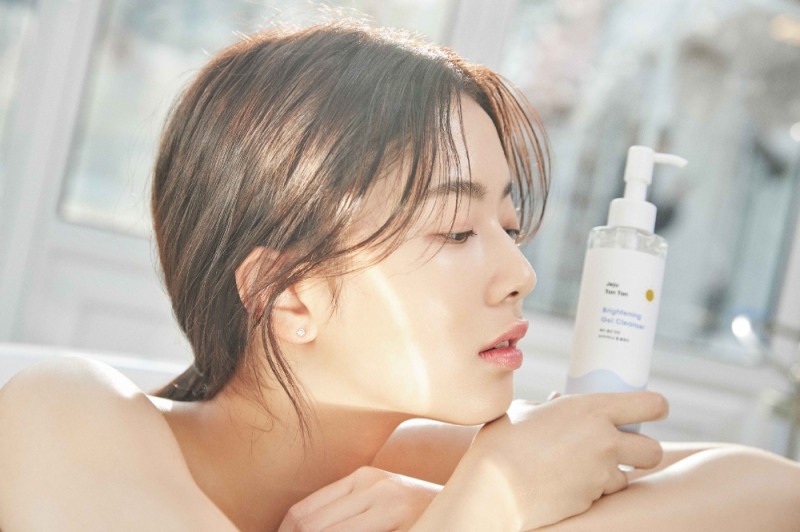 드오캄, 롯데면세점 온오프라인 입점