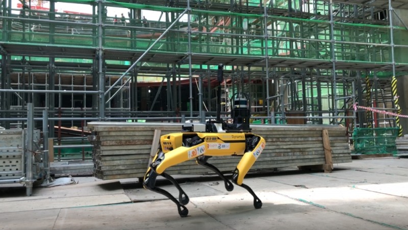 GS건설이 큐픽스와 협력해 국내최초로 건설현장에 도입한 4족 보행 로봇 스팟(SPOT).(사진=GS건설)