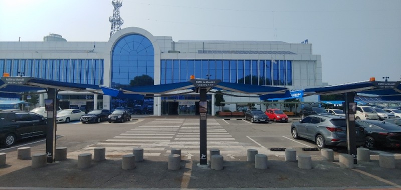 연안여객터미널에 설치된 그늘막.(사진=인천항만공사)