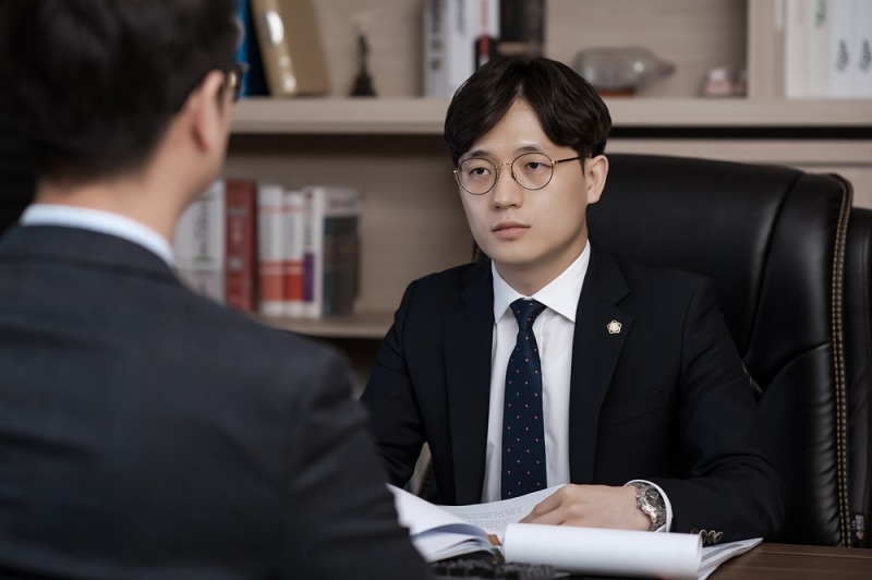 성범죄변호사 “몰래카메라가 순간의 호기심? 엄중한 처벌 받게 된다”