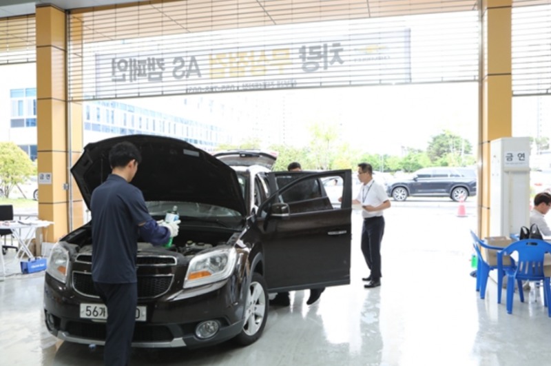 공단에서 차량 무상점검 행사를 진행하는 모습. (사진=한국시설안전공단)