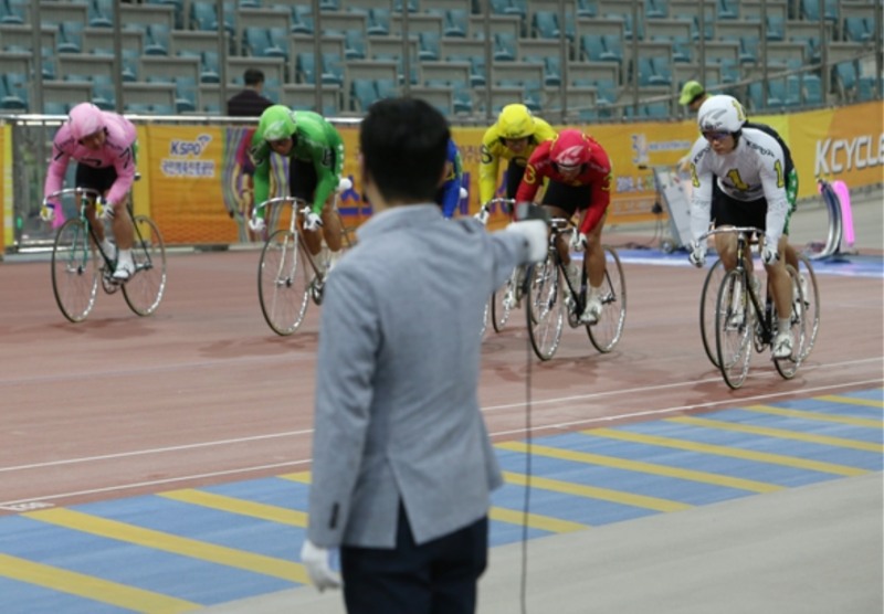 경륜 선수들의 경기 모습. (사진=국민체육진흥공단)