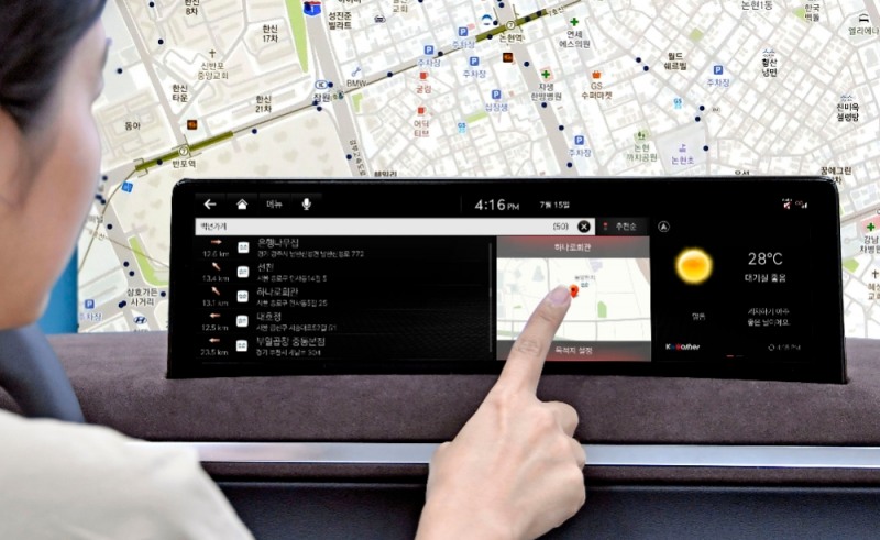 현대·기아차 내비게이션에서 백년가게를 검색했을 때의 검색 결과 화면과, 지도상에 표기된 백년가게 모습.(사진=현대자동차)