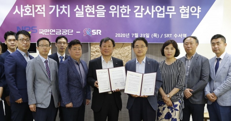 박노승 SR 상임감사(왼쪽)와 이춘구 국민연금공단 상임감사(오른쪽).(사진=SR)