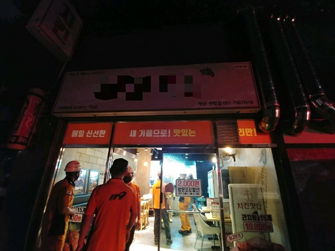 25일 오전 0시 29분경 부산 수영구 한 치킨 수영점서 일산화탄소 중독사고.(사진제공=부산경찰청)