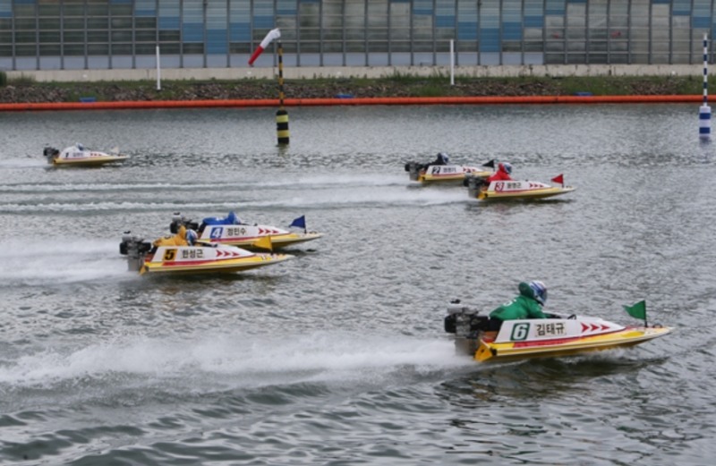 경정 선수들의 경기 모습. (사진=국민체육진흥공단)