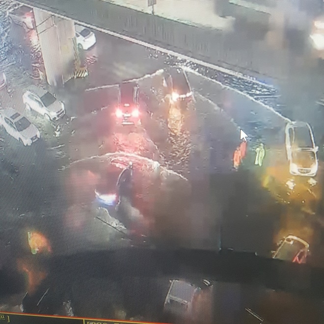 사상구청 앞.(사진제공=부산경찰청)부산경찰 호우경보에 따라 교통 을호비상 발령 (교통경찰2/3,지역경찰1/3)