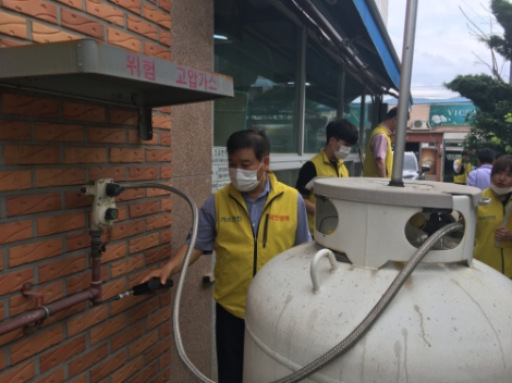 이연재 가스안전공사 안전관리이사, 안성 수해지역 찾아 긴급복구 지원