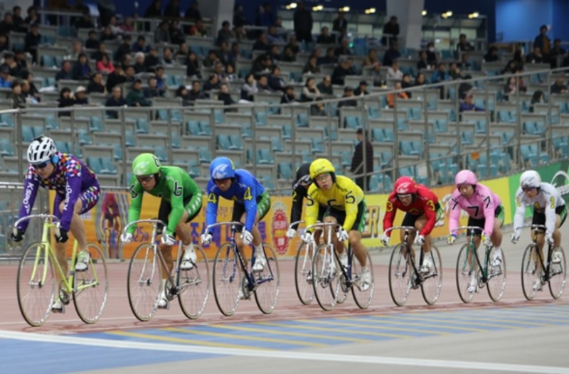 경륜 선수들의 경기모습. (사진=국민체육진흥공단)