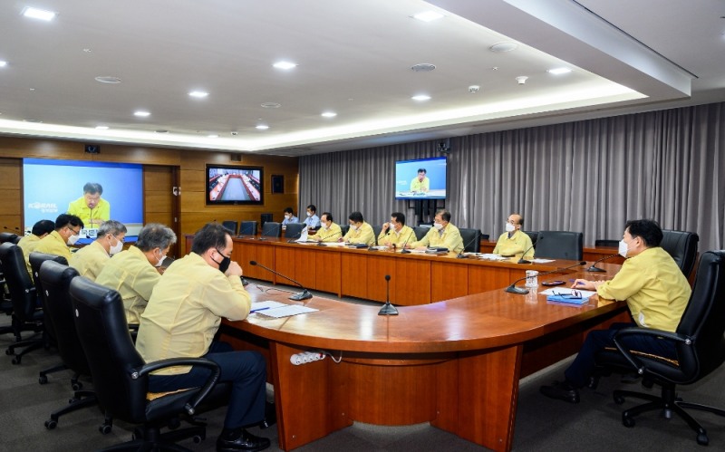 한국철도가 31일 오전 대전사옥 재해대책본부에서 제9호 태풍 ‘마이삭’ 대응태세를 점검하기 위한 안전대책회의를 열었다.(사진=코레일)