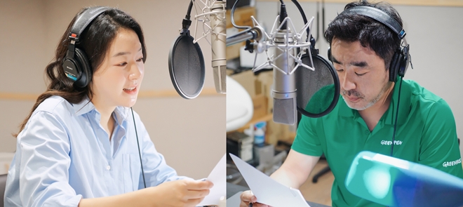 배우 박진희와 류승룡이 그린피스 기후위기 캠페인 영상 내레이션을 녹음하고 있다. (제공=그린피스)