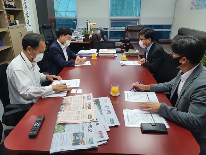 서범수의원이 9일 행정안전부관계자로부터 보고를 받고 있다.(사진제공=서범수의원실)