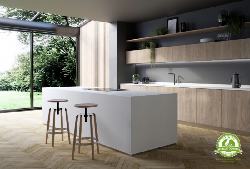 'SCS 재활용 원료 인증'을 획득한 인조대리석 '하이막스' 제품이 적용된 주방 공간.(사진=LG하우시스)