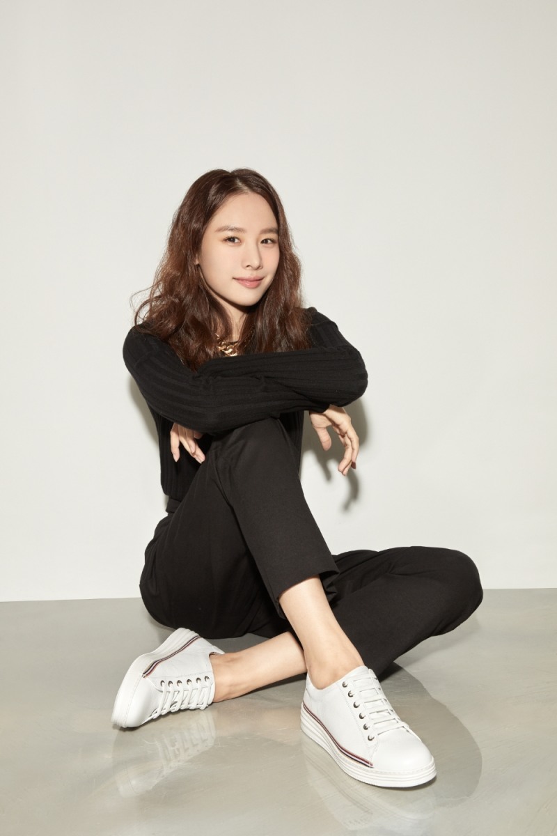 소다 ‘웨빙포인트 미니멀 스니커즈’ 여화 출시