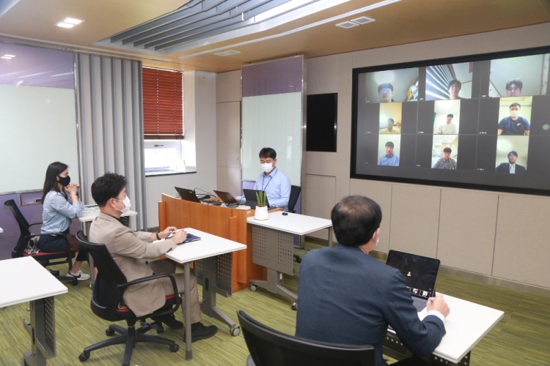 온라인(비대면) 입과식 장면.(사진=포스코)