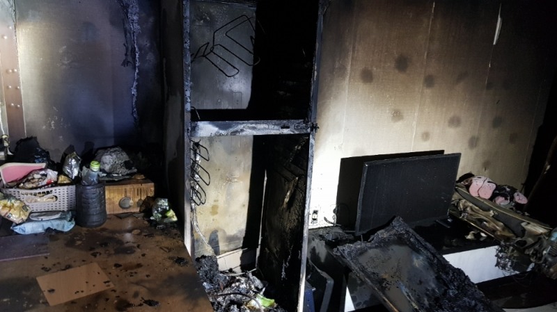 울산 동구 방어동 한 빌라 내부가 반소된 상황.(사진제공=울산소방본부)