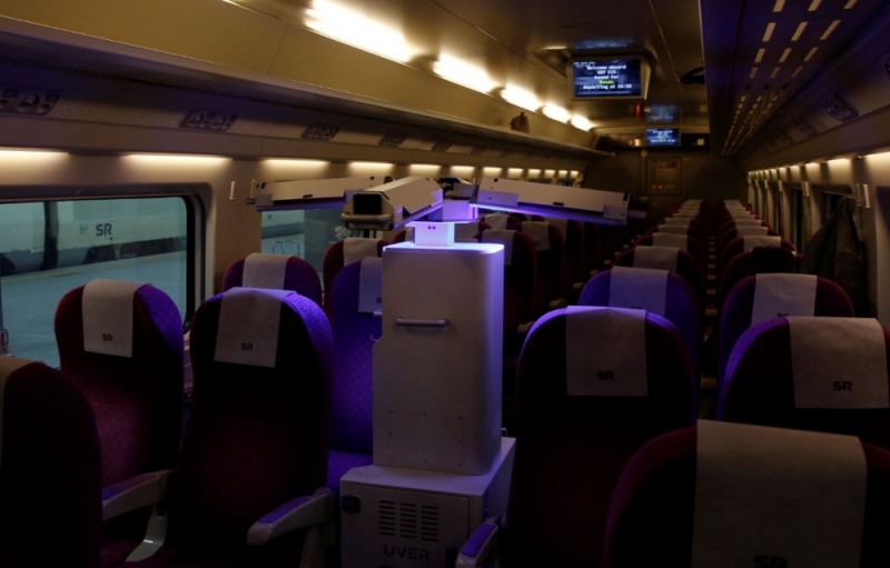 ‘방역로봇’ 열차·역사 방역 모습.(사진=SR)