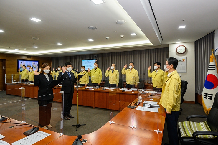 한국철도가 8일 오전 대전사옥에서 준법의무 준수, 인권존중, 공정가치 실천을 다짐하는 ‘윤리 실천 결의’ 대회를 진행했다.(사진=코레일)