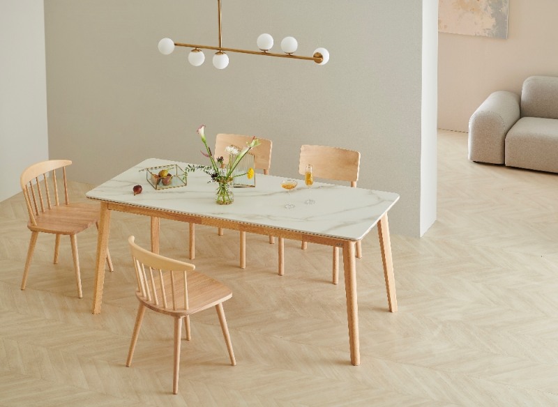한샘 도노 스칸디 세라믹식탁 마블카라카타상판.(사진=한샘)