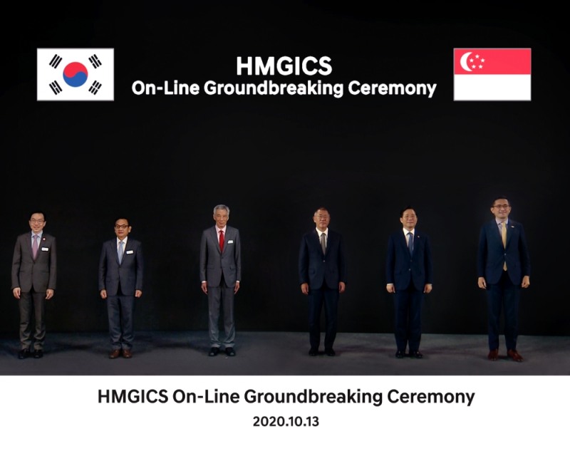 (왼쪽부터) 베 스완 진 싱가포르 경제개발청(EDB)장, 안영집 주싱가포르 한국대사, 리센룽 싱가포르 총리, 정의선 현대차그룹 수석부회장, 성윤모 산업통상자원부 장관, 에릭 테오 주한 싱가포르대사.(사진=현대자동차)